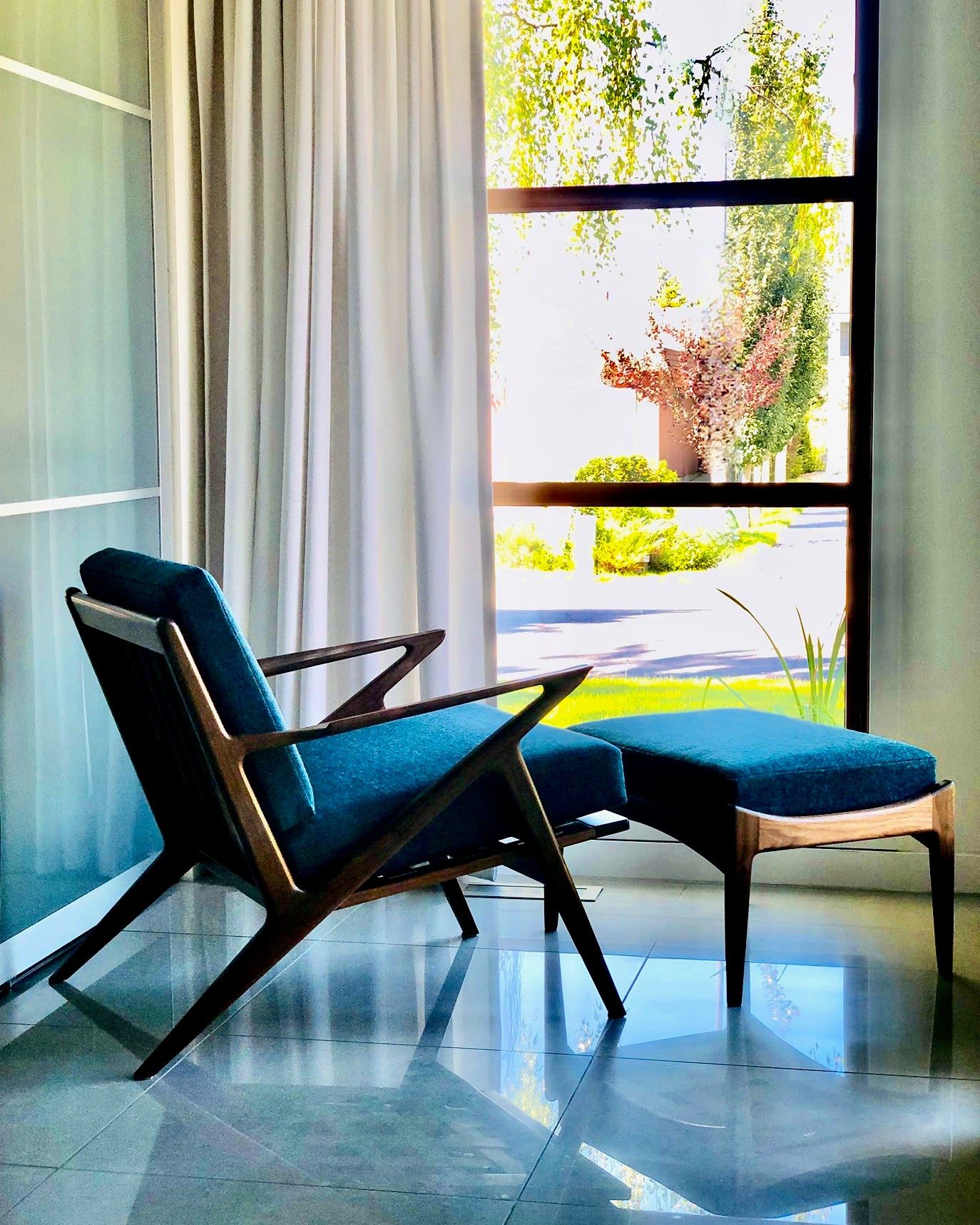 CUSTOM BUILT BESPOKE LOUNGE CHAIR EXCLUSIVELY REPRESENTED BY LOUCHE MILIEU