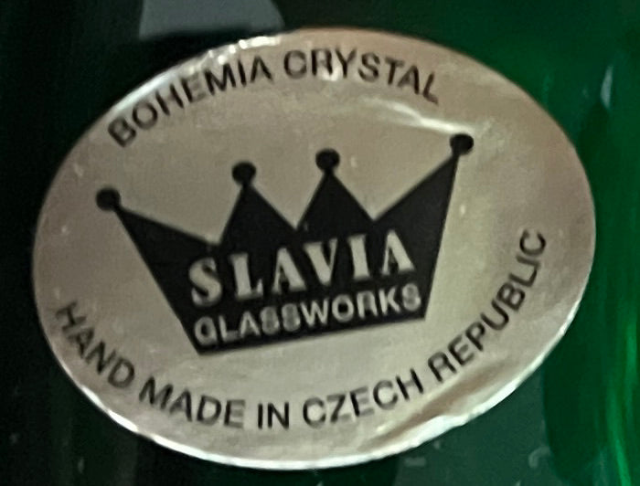 LARGE HAND MADE SLAVIA GLASSWORK BOHEMIA CRYSTAL - GORGEOUS EMERALD JADE GREEN VASE