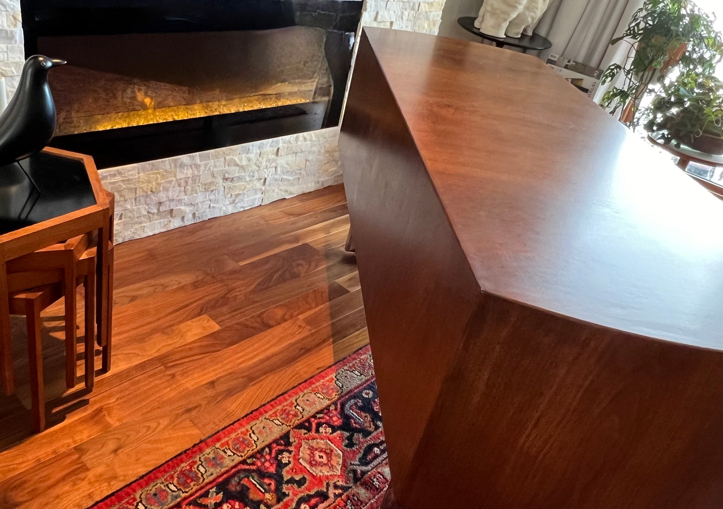 STUNNING CURVED SEAMLESS TAMBOUR DOOR UNIQUE WALNUT BUFFET /SERVER /OFFICE /MEDIA / CREDENZA ON CHROMED STEEL CANTILEVER LEGS