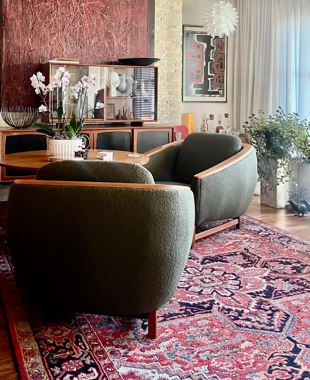 FRESHLY REUPHOLSTERED CANADIAN DESIGN R.HUBER MID CENTURY MODERN RARE PAIR BARREL LOUNGE CHAIRS