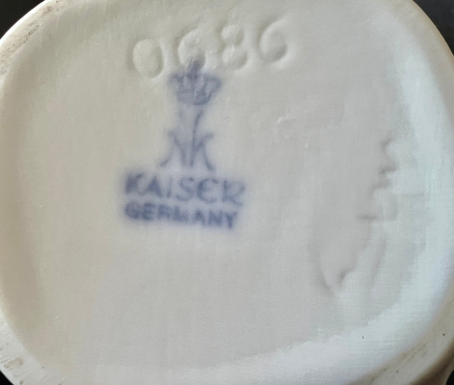 AK KAISER GERMANY MATTE BISQUE PORCELAIN FLOWER VASE M.FREY