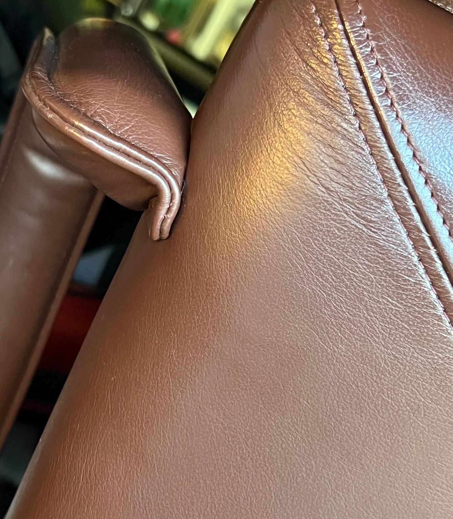 CANADIAN MADE CUSTOM BUILT CHOCOLATE BROWN LEATHER ROLLING OFFICE CHAIR with ARMS