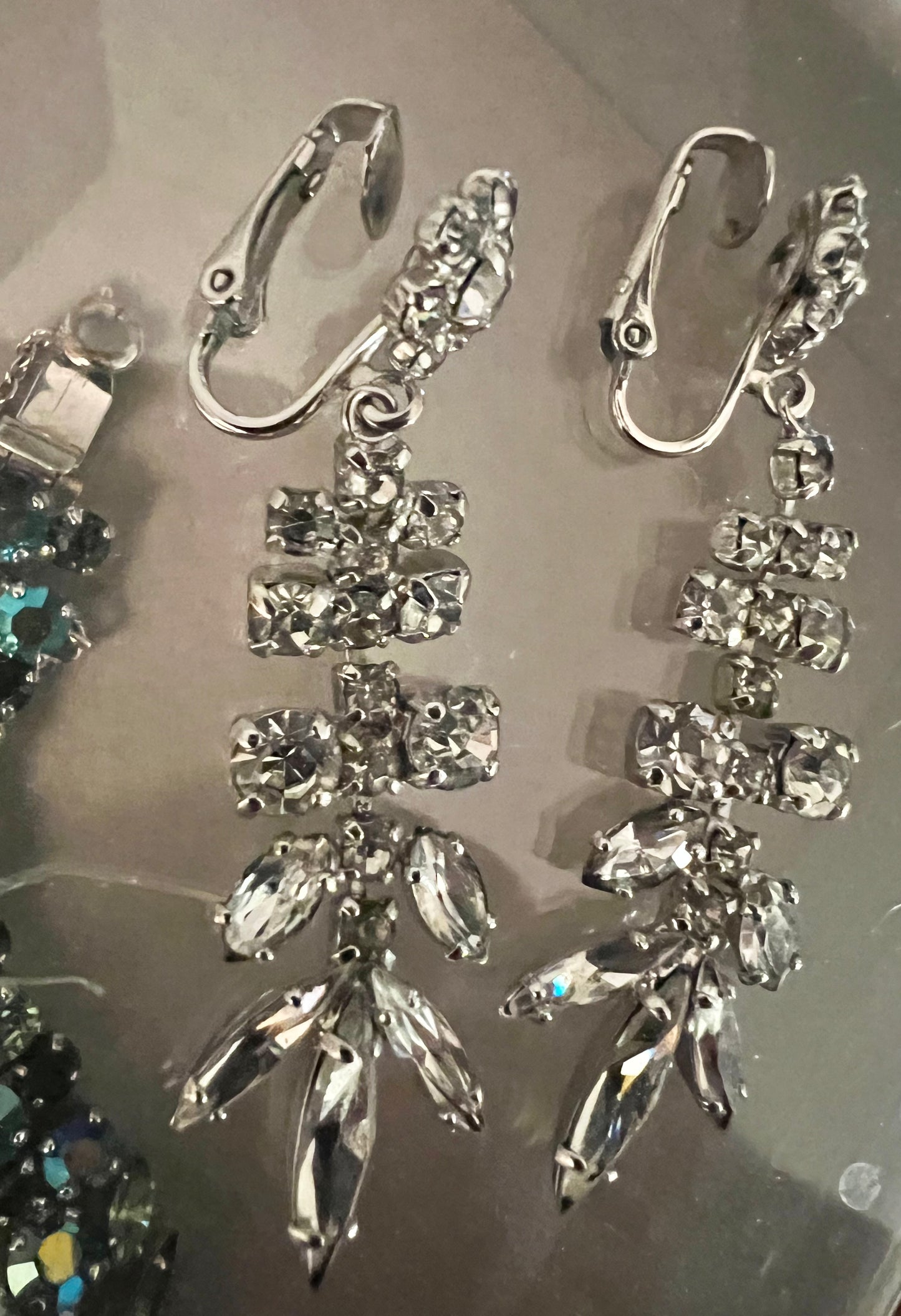 SIGNED SHERMAN CLEAR CRYSTAL RHINESTONE DANGLE CLIP ON CHANDELIER EARRINGS