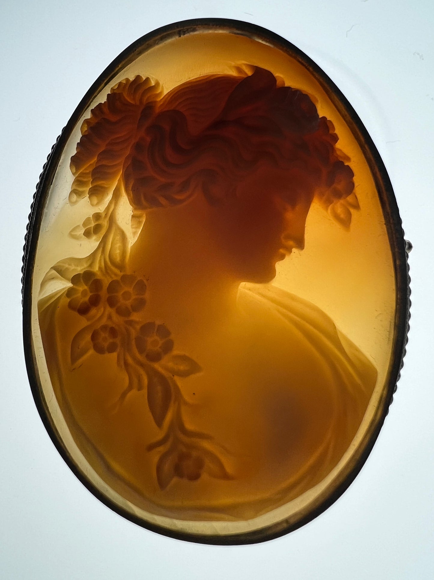 BEAUTIFUL LARGE CARVED SHELL CAMEO