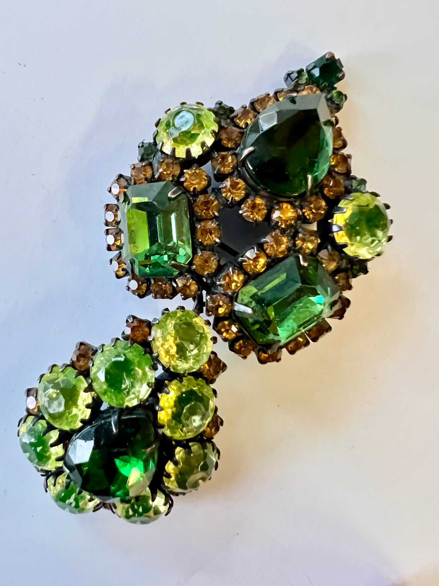 DEEP & RICH EMERALD GREENS and AMBER with AIRY YELLOW HOBE 2 PCE BROOCH PIN with DANGLE KINETIC MOVEMENT JAPANNED BACK SIGNED