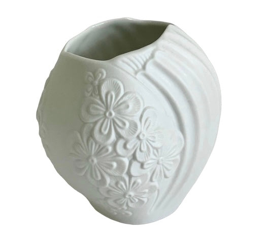 AK KAISER GERMANY MATTE BISQUE PORCELAIN FLOWER VASE M.FREY
