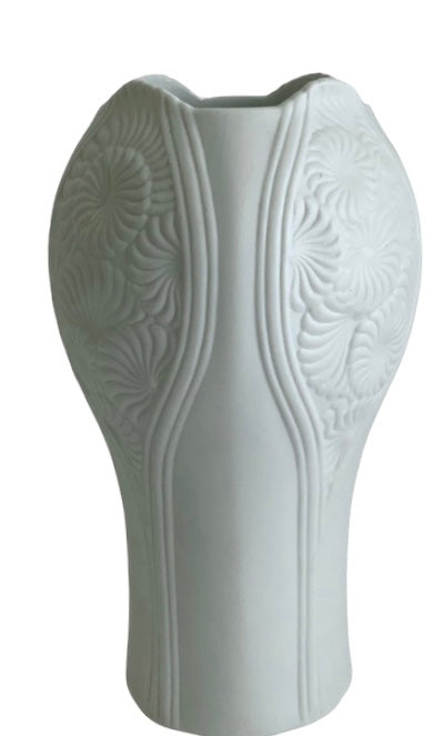 AK KAISER W. GERMANY MATTE BISQUE PORCELAIN CERAMIC FLOWER VASE
