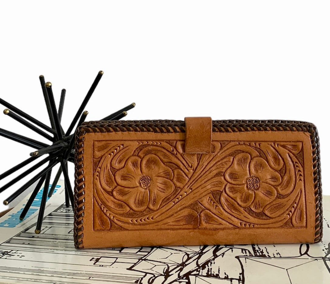 HAND TOOLED WESTERN STYLE LEATHER WILD ROSE FLORAL MOTIF WALLET CLUTCH PURSE