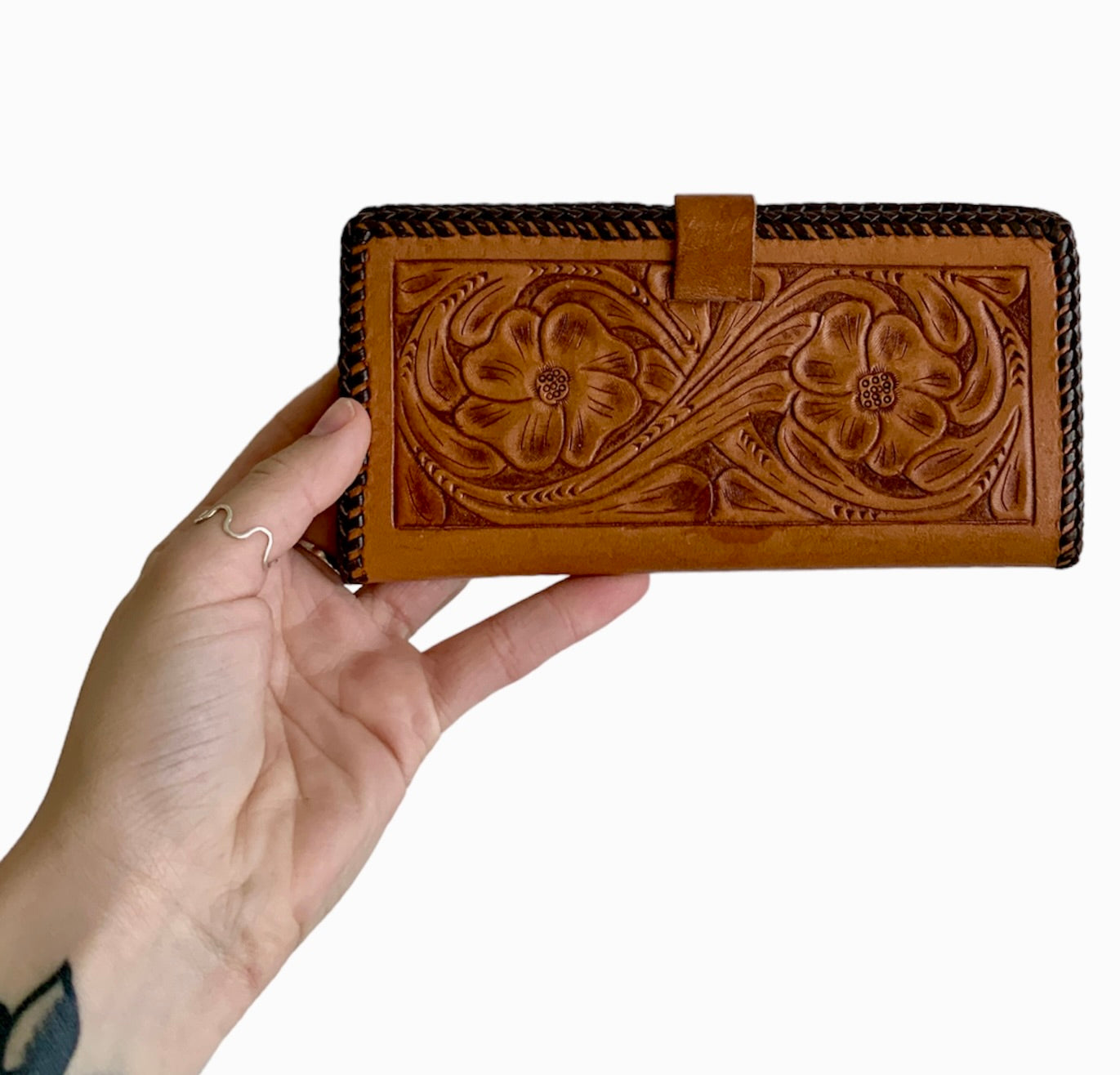 HAND TOOLED WESTERN STYLE LEATHER WILD ROSE FLORAL MOTIF WALLET CLUTCH PURSE