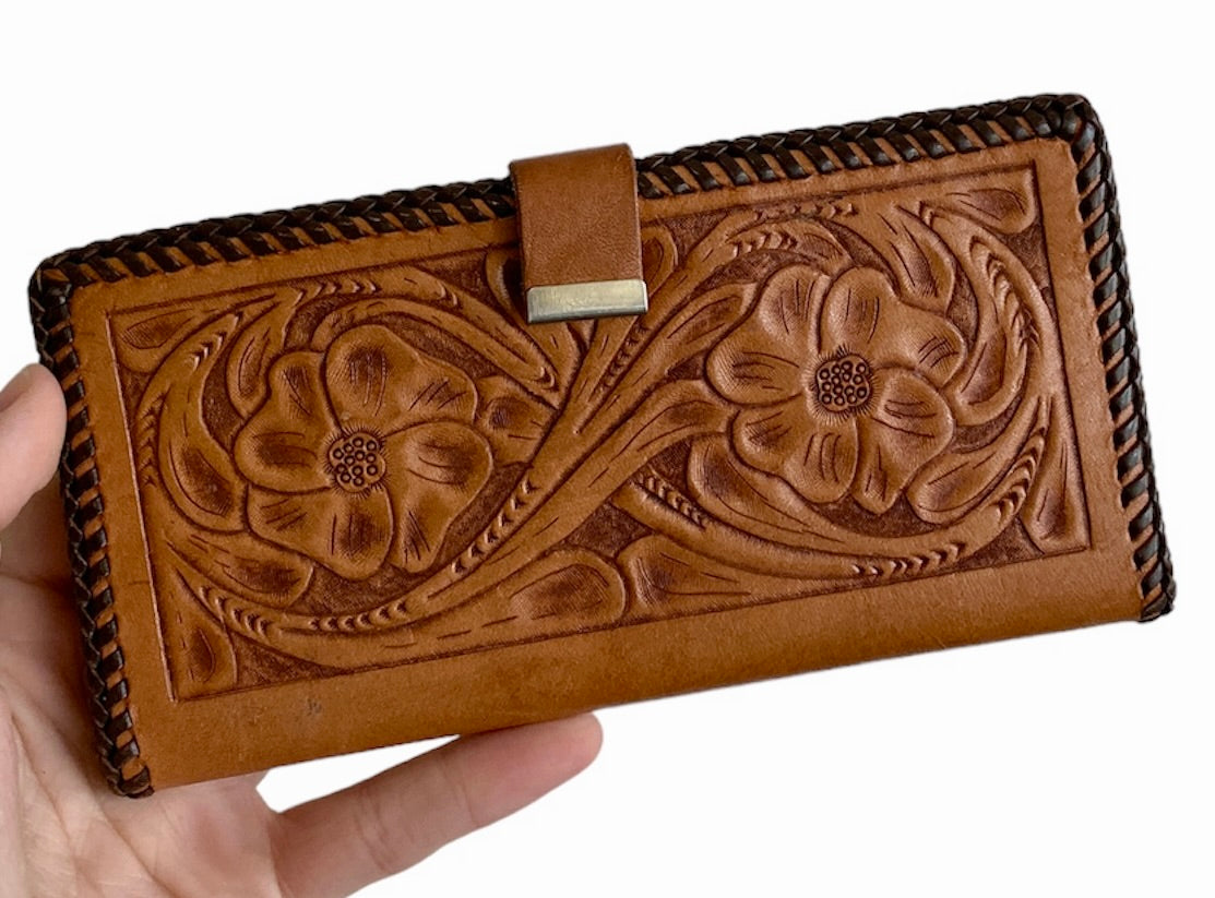 HAND TOOLED WESTERN STYLE LEATHER WILD ROSE FLORAL MOTIF WALLET CLUTCH PURSE