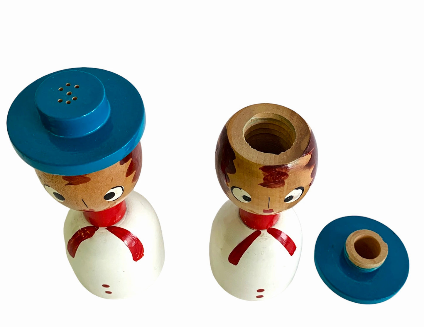 VINTAGE WOODEN PEOPLE SALT & PEPPER SHAKER SET