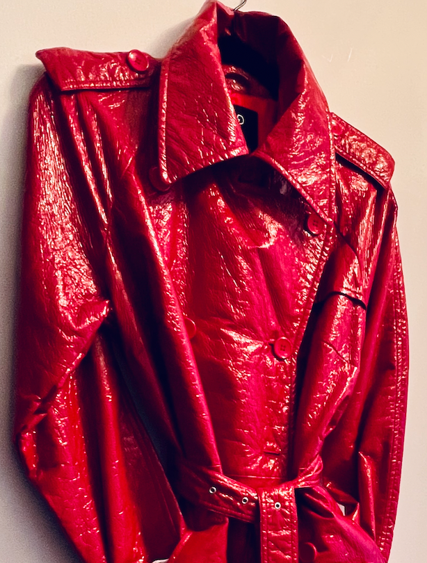 FUN & FLATTERING RED 'WET LOOK' RAINCOAT TRENCH BELTED & DOUBLE BREASTED