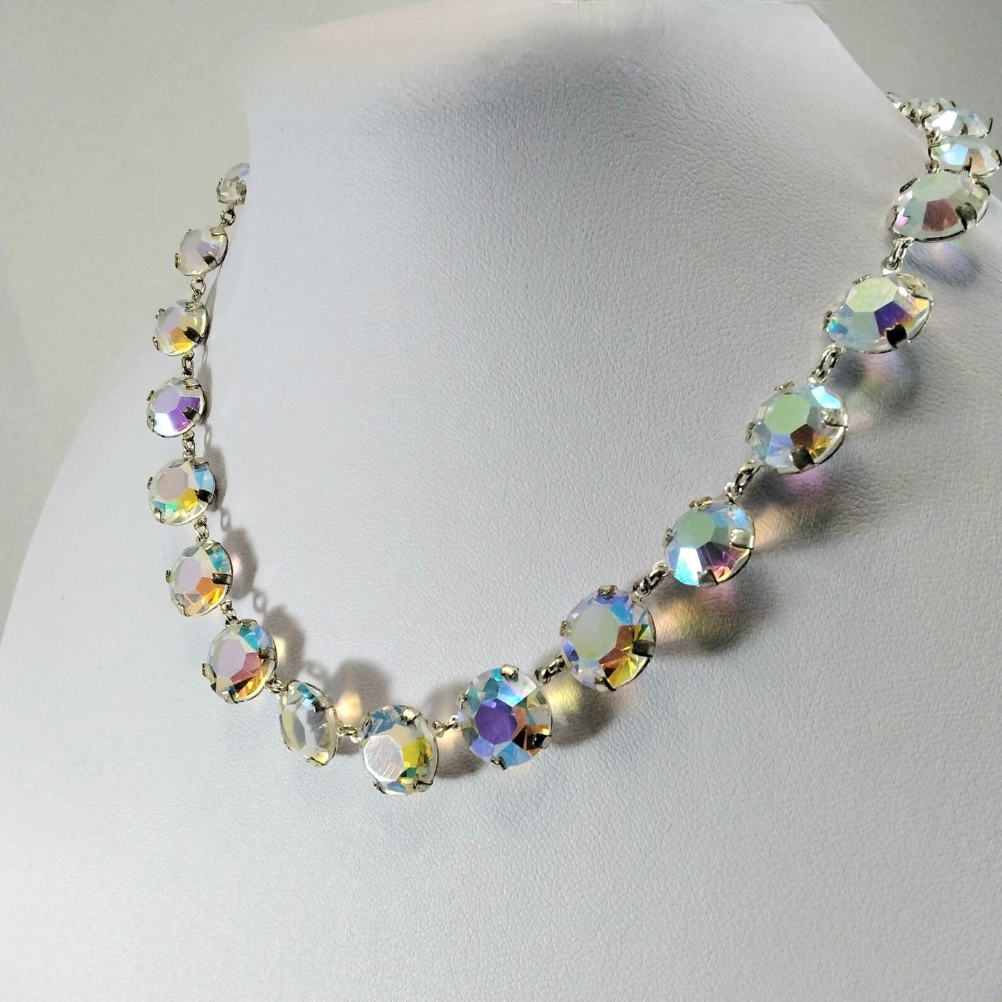 VINTAGE VERY SPARKLY GRADUATED OPEN BACK FESTIVE CZECH CRYSTAL AURORA BOREALIS RIVIERE CHOKER NECKLACE