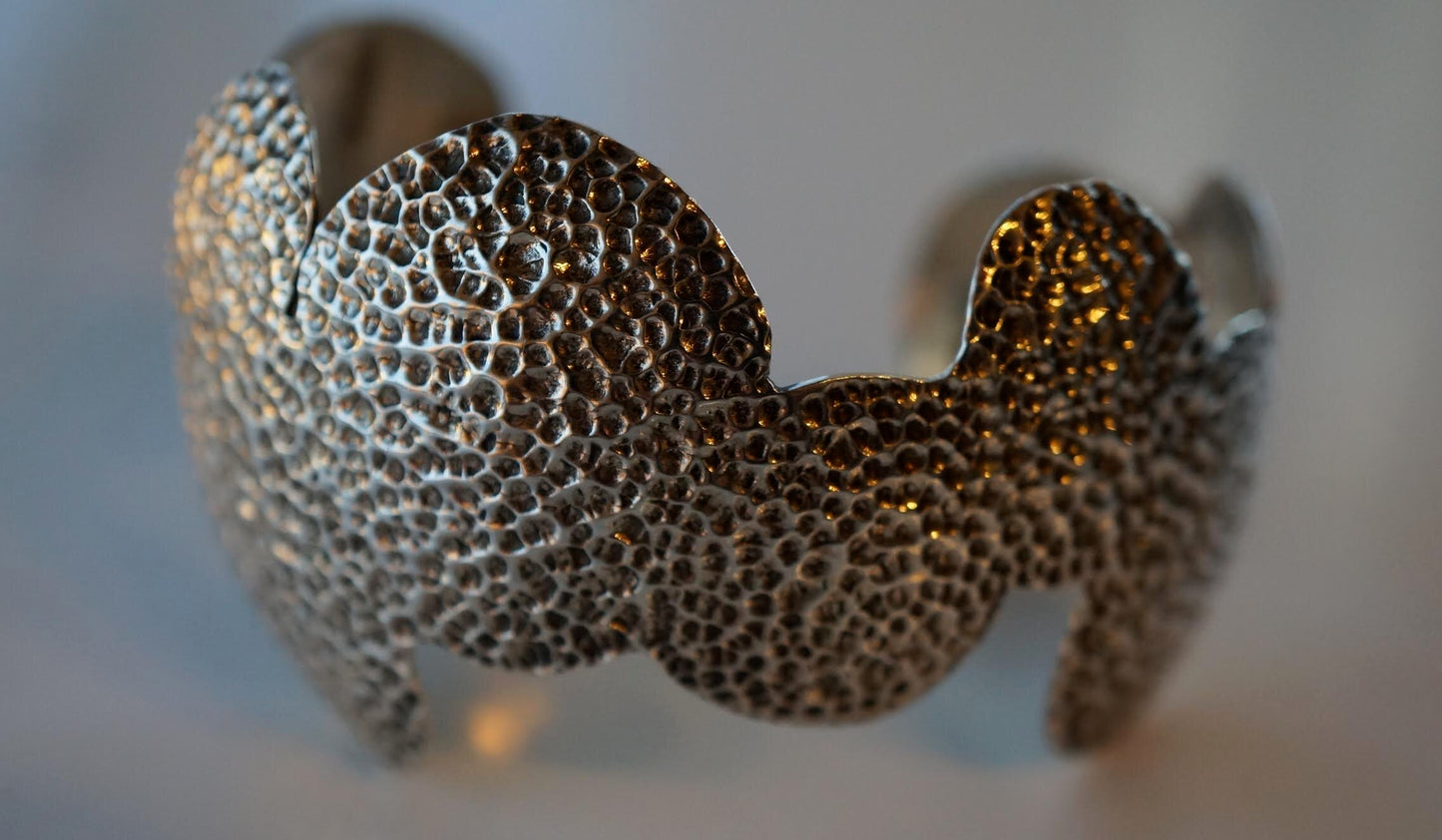 GORGEOUS HAMMERED & TEXTURED STERLING SILVER (925)MODERNIST CUFF BRACELET