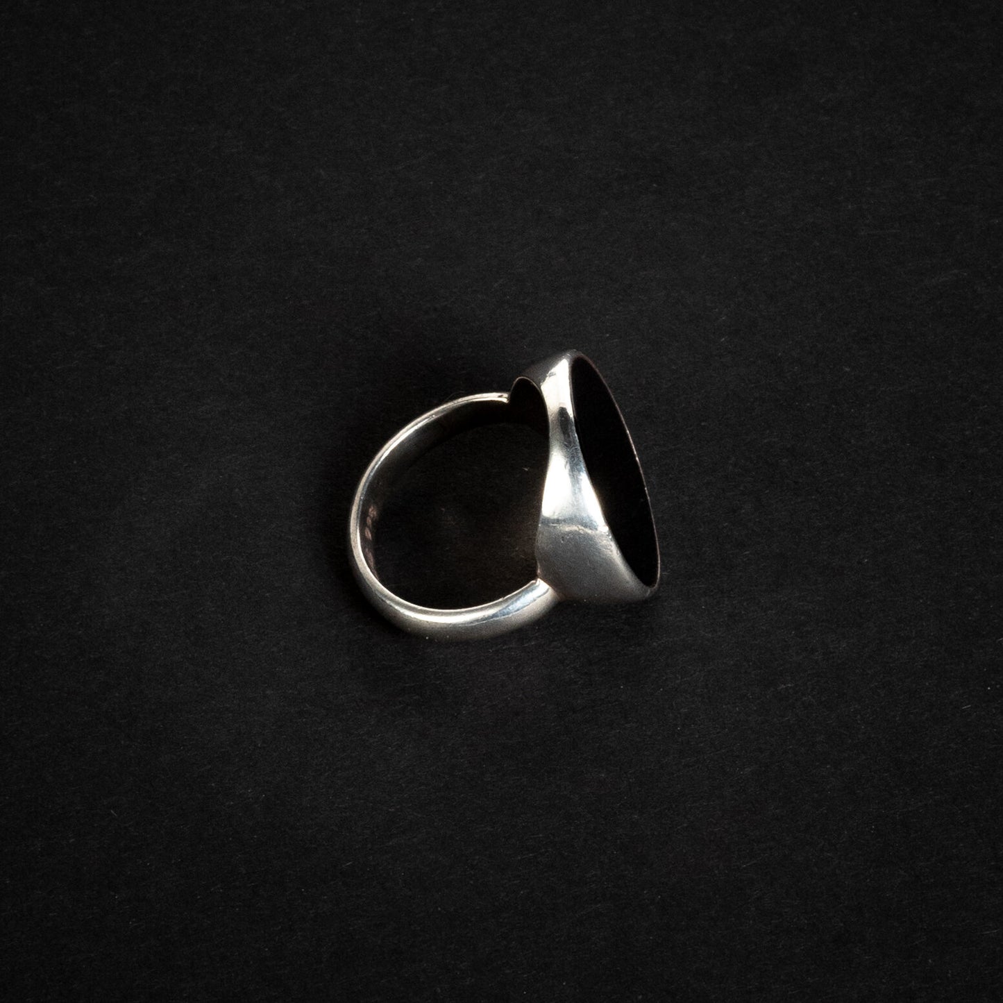 VERY COOL GRAPHIC MODERNIST STERLING SILVER STAMPED 925, BLACK ONYX RING SIZE 9.5