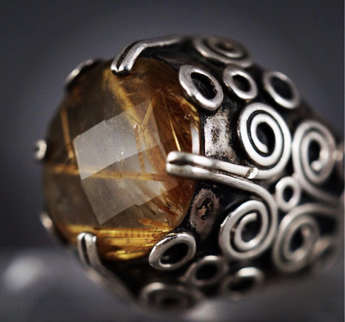 UNISEX MASSIVE RUTILATED QUARTZ MODERNIST STERLING SILVER RING, SIZE 8.5-9