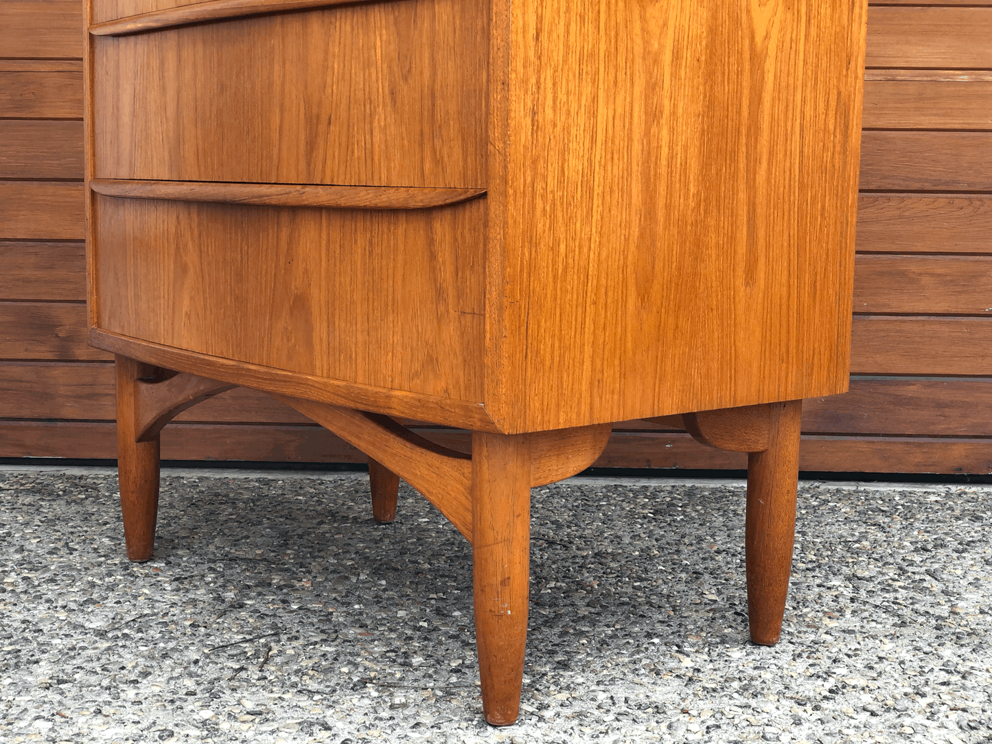 DØMMESTRUP DENMARK INCREDIBLE QUALITY & DESIGN
TEAK TALLBOY DRESSER