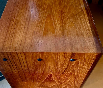 GORGEOUS 9 DRAWER TEAK DRESSER w/ CARVED PEGGED LEGS