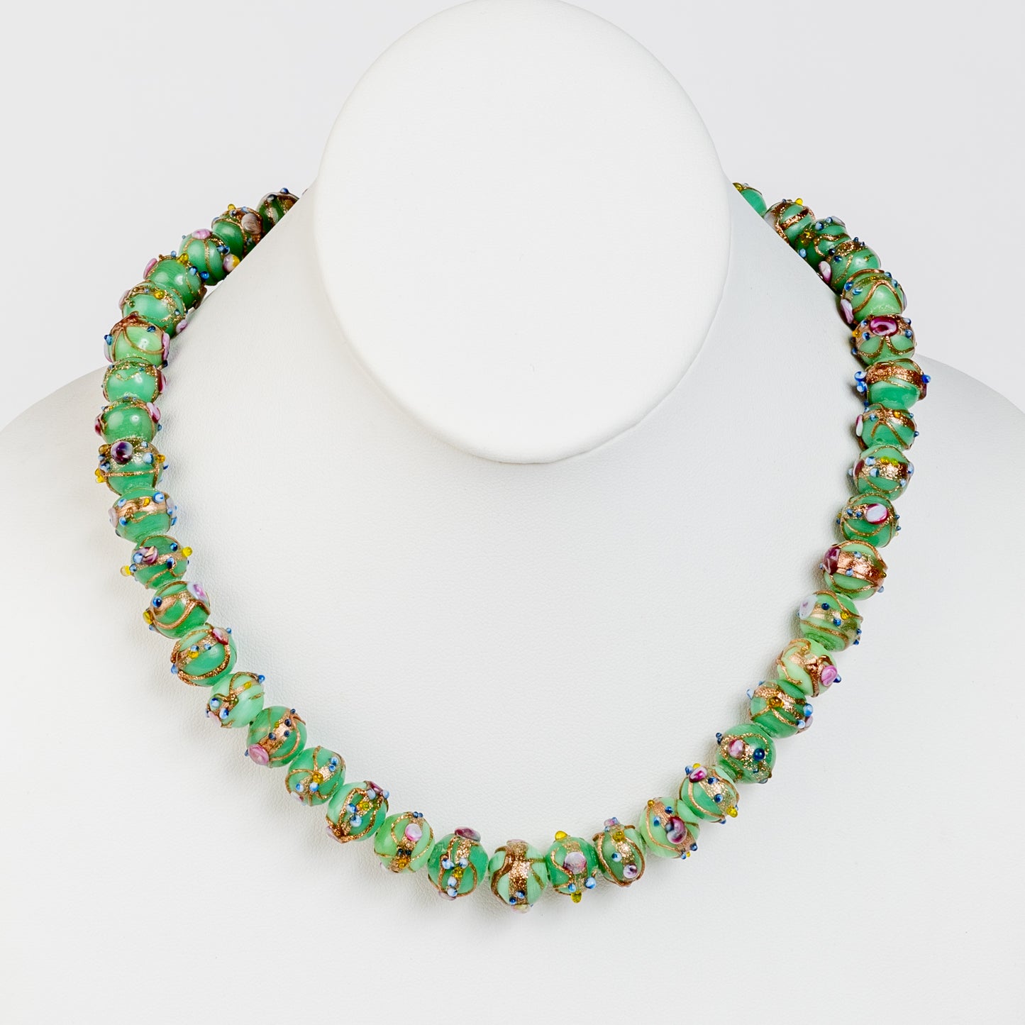 VINTAGE "WEDDING CAKE" MURANO GREEN and ADVENTURINE GLASS LAMPWORK BEAD NECKLACE