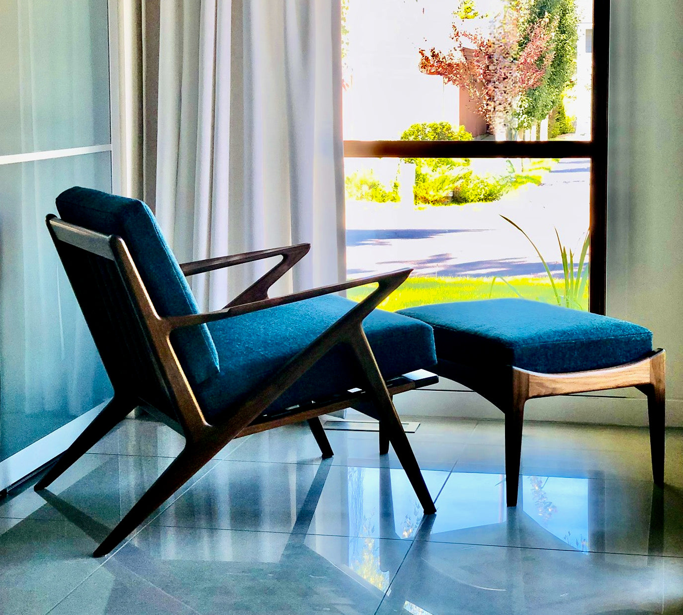 CUSTOM BUILT BESPOKE LOUNGE CHAIR EXCLUSIVELY REPRESENTED BY LOUCHE MILIEU
