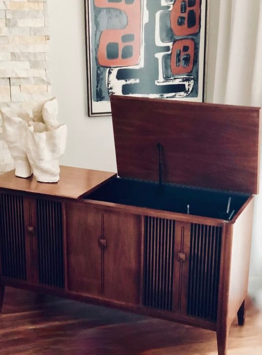 VINTAGE STEREO WALNUT CONSOLE AM/FM TURNTABLE MID CENTURY DESIGN