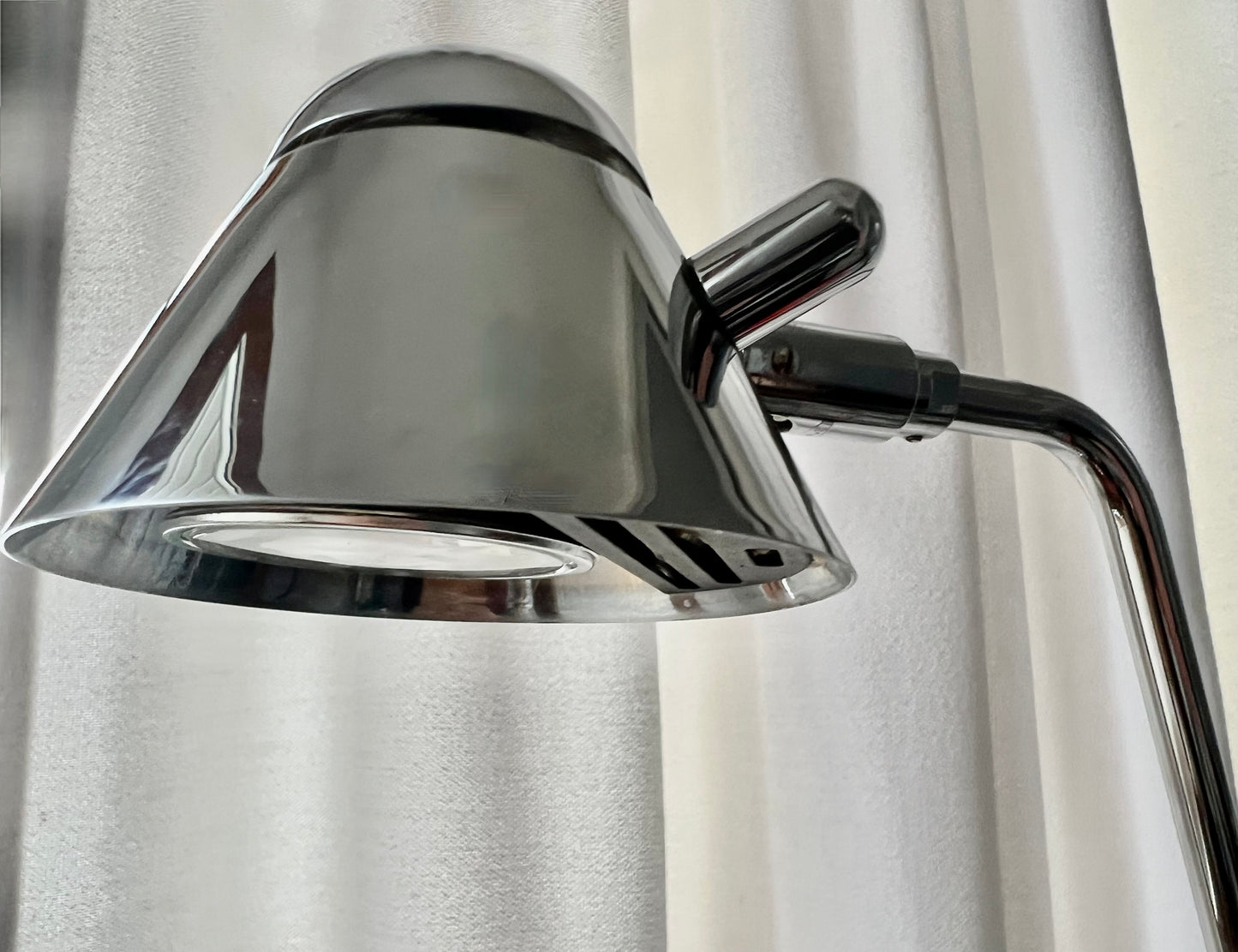POSTMODERN DESIGNER CHROME ADJUSTABLE & DIRECT-ABLE READING/DIMMABLE/ FLOOR LAMP with a SMALL FOOTPRINT