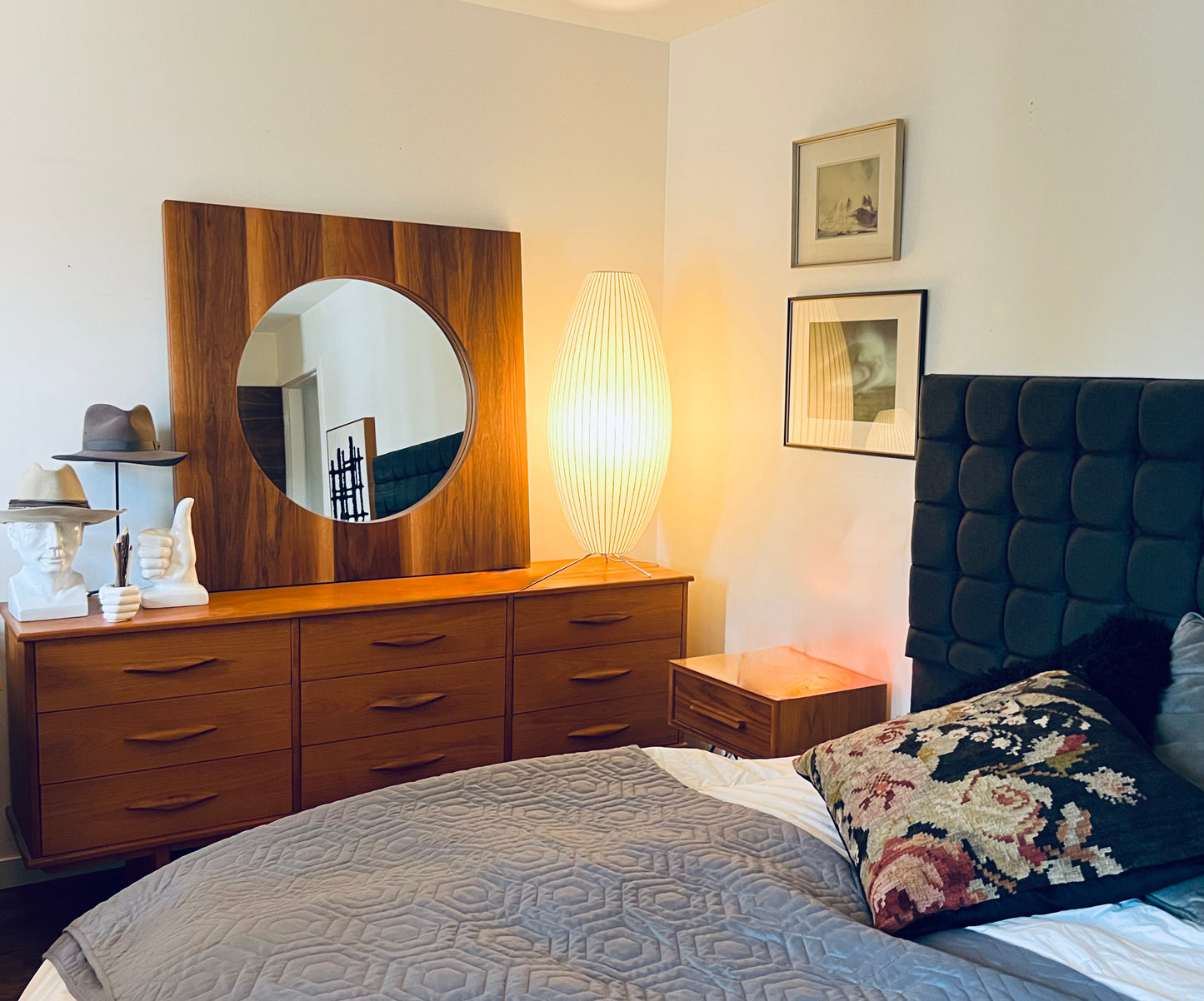 MASSIVE WALL HUNG ROUND MIRROR IN SQUARE FRAME