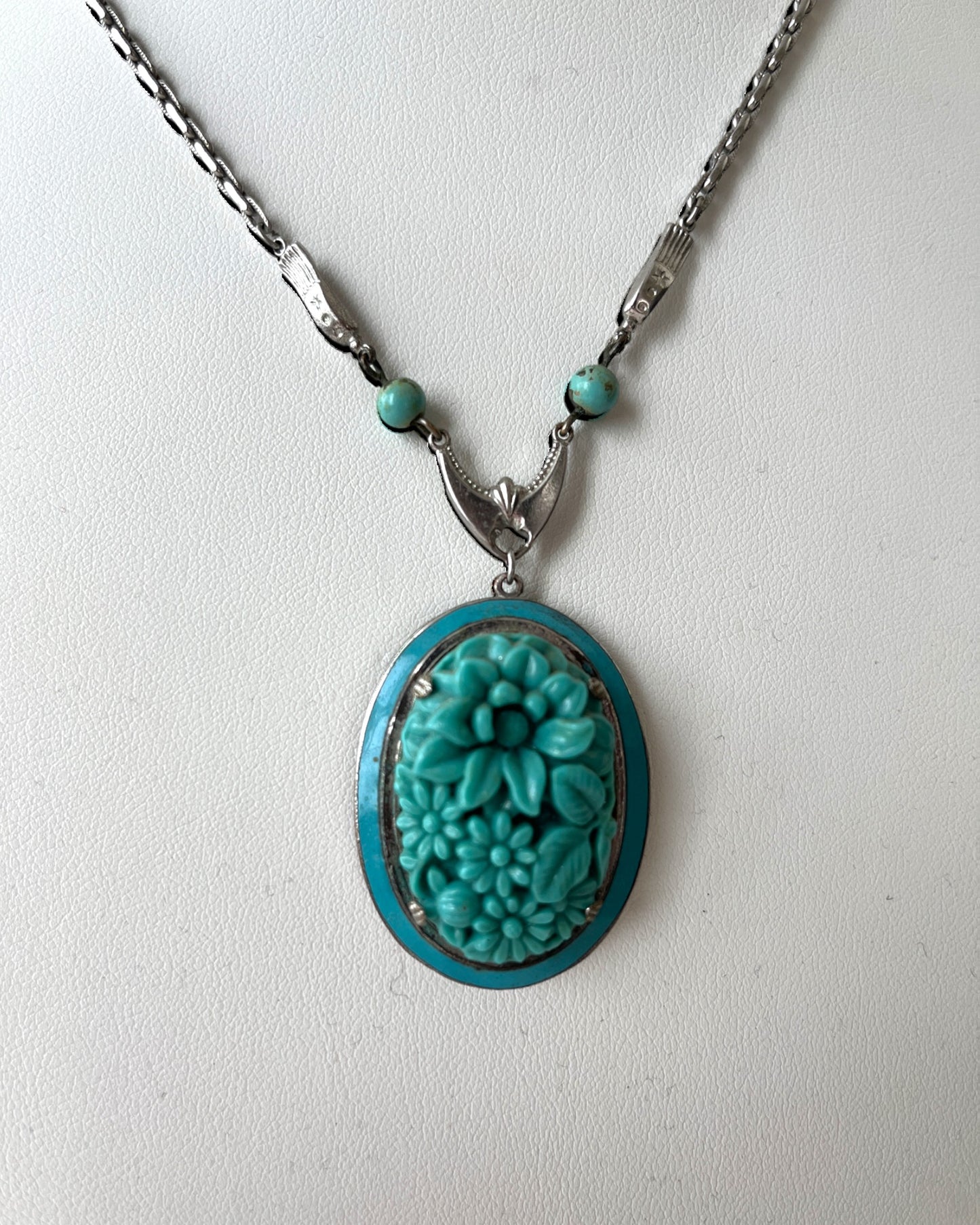 FANTASTIC QUALITY & DETAILING MOLDED GLASS FRAMED w/ ENAMEL & ALUMINIUM NECKLACE & MATCHING BRACELET DEMI-PARURE