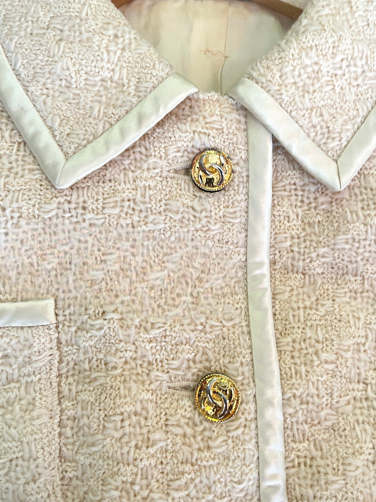 AUCKIE SANFT LINTON CREAM TWEED JACKET & SKIRT SET & DOUBLE CC GOLD BUTTONS