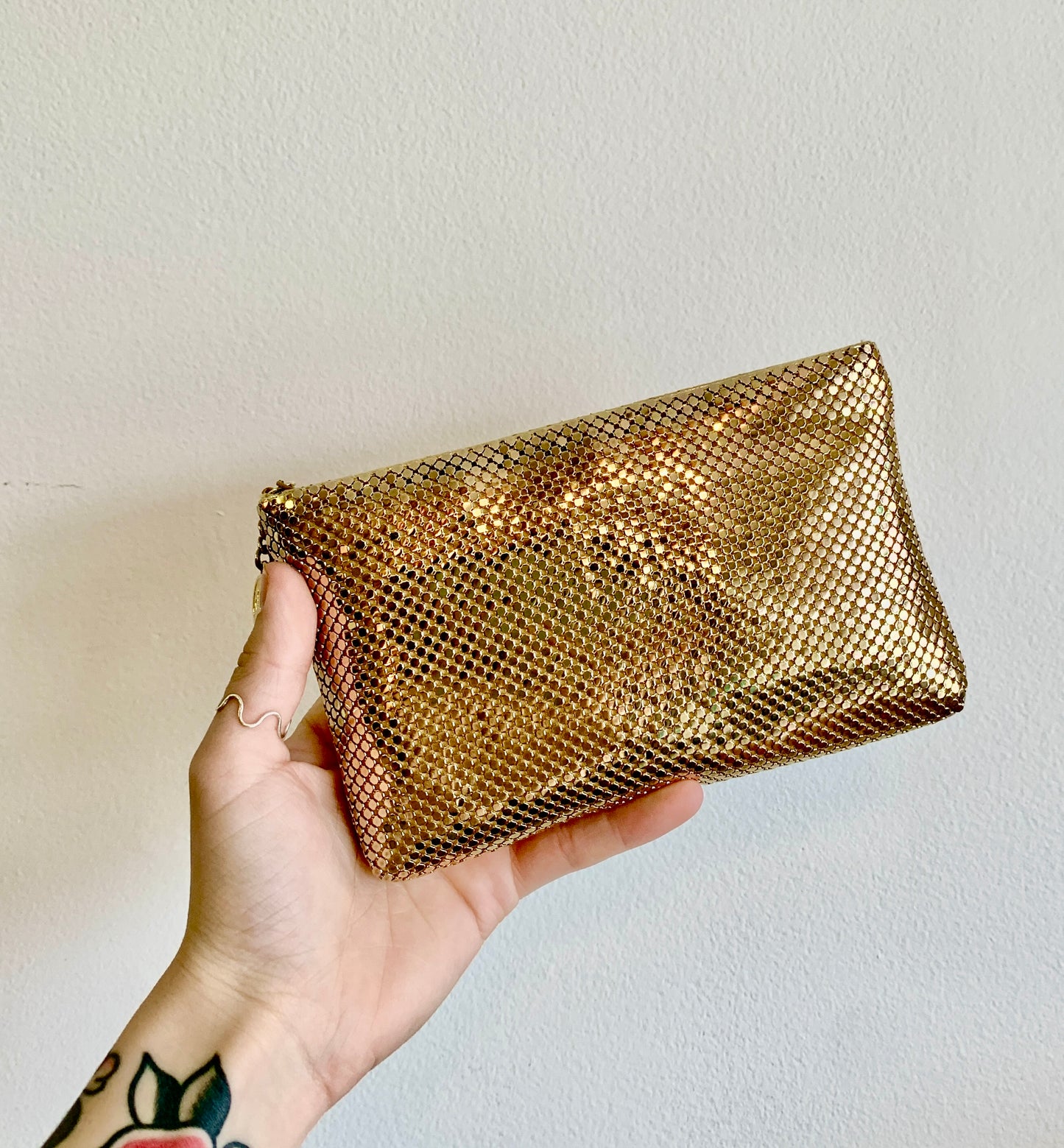 VINTAGE GOLDTONE WHITING & DAVIS STYLE MESH CLUTCH/WALLET/PURSE/MAKE-UP BAG/POUCH