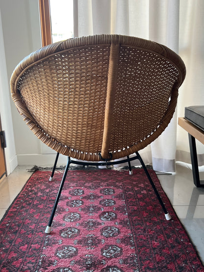 WOVEN WICKER MID CENTURY MODERN HOOP CHAIR ON BLACK STEEL BASE
