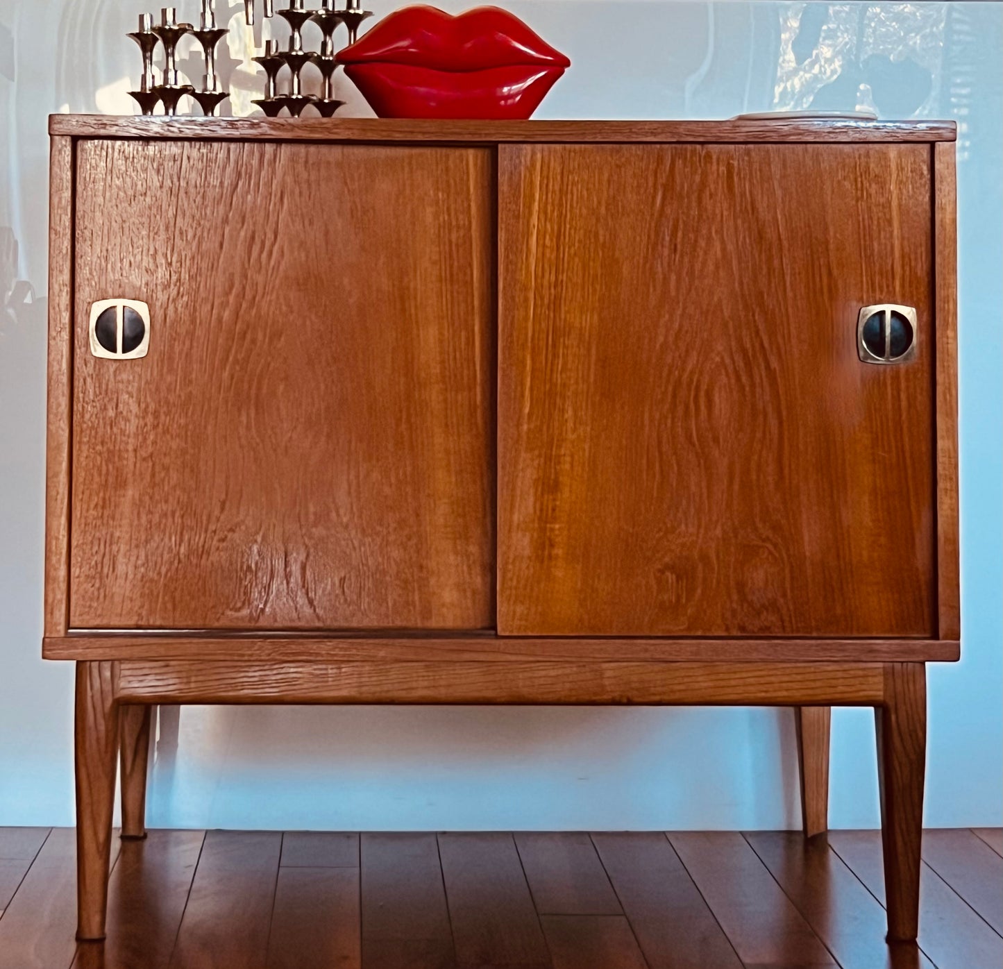 BOOKMATCHED TEAK MID-SIZE RECORD STORAGE/STEREO STAND/BEDSIDE/ ENTRY STORAGE w/SLIDING DOORS