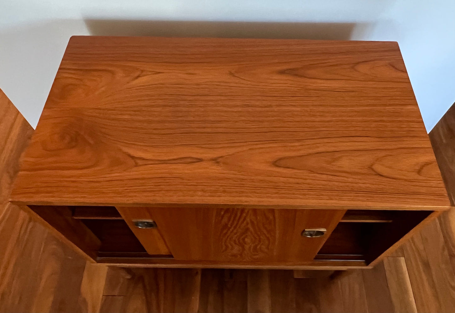 BOOKMATCHED TEAK MID-SIZE RECORD STORAGE/STEREO STAND/BEDSIDE/ ENTRY STORAGE w/SLIDING DOORS