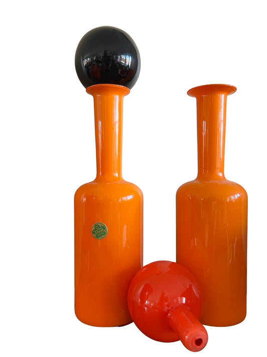 STUNNING RARE PAIR OF BOLD ORANGE EMPOLI APOTHECARY BOTTLES with STEMMED BALL STOPPERS