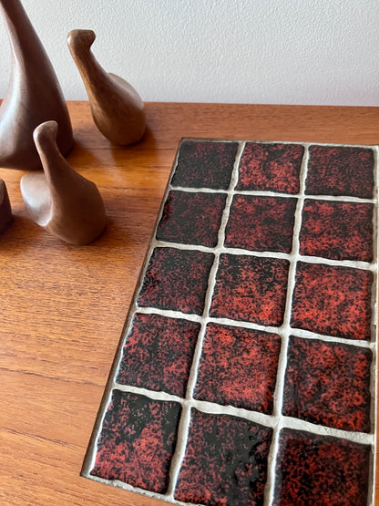 QUIRKY,HANDSOME and USEFUL MIDCENTURY MODERN TRIO of NESTING SIDE TABLES w/ LOVELY EMBEDDED GLAZED TILE COASTER/ TRIVET DECORATION