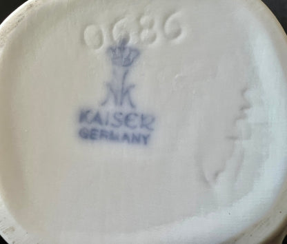 AK KAISER GERMANY MATTE BISQUE PORCELAIN FLOWER VASE M.FREY