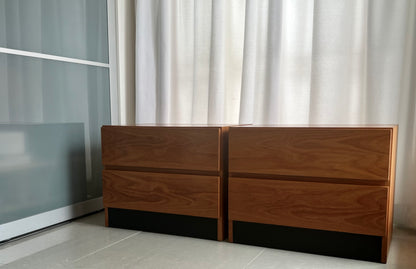 RARE PAIR MID SIZE TEAK 2 DRAWER MID CENTURY RS ASSOCIATE BEDSIDE/ SIDE TABLE NIGHTSTANDS