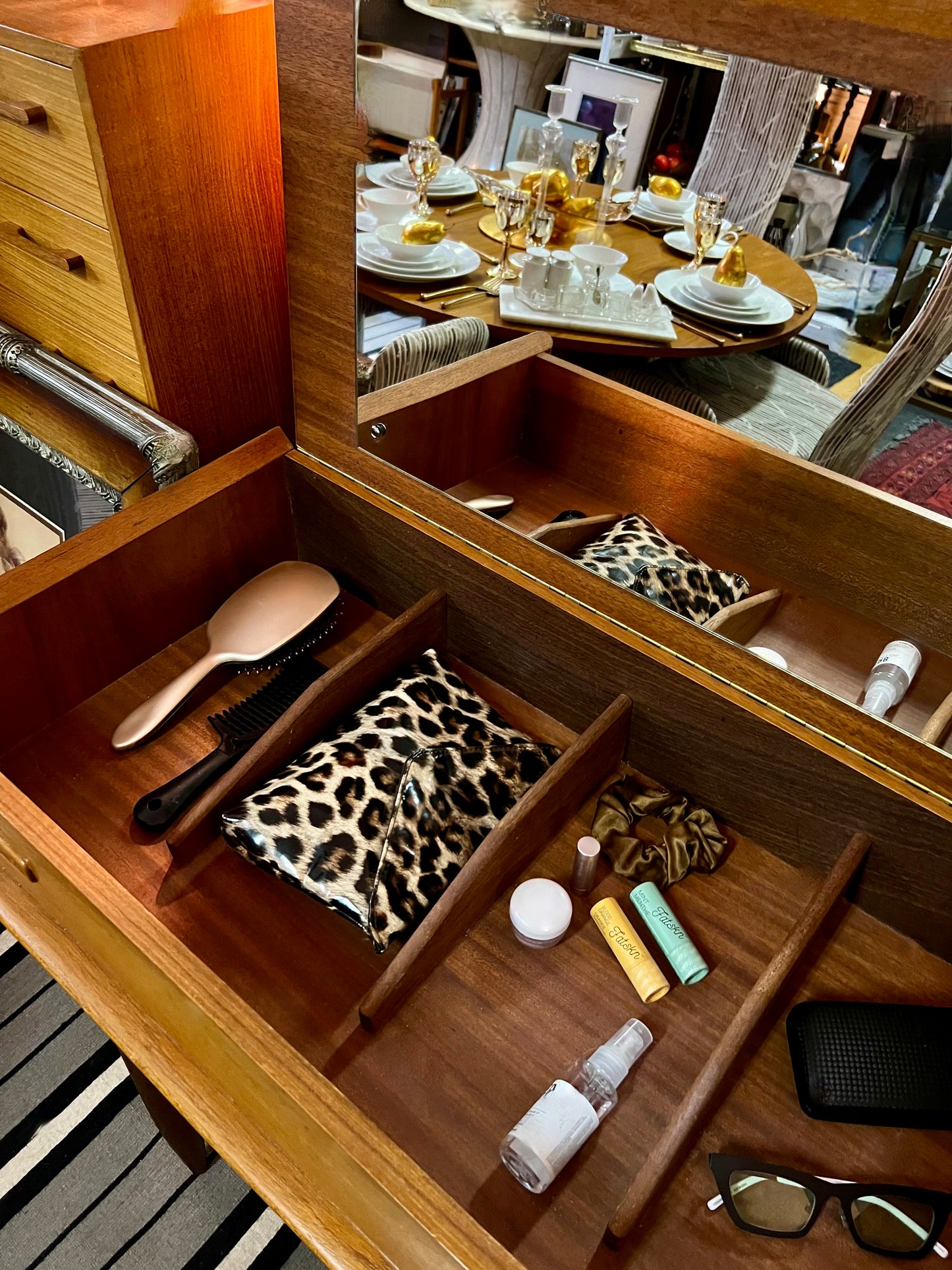 UNIQUE LIFT TOP w/ INTERIOR MIRROR  TEAK MID CENTURY MODERN DANISH DESK/ VANITY/ ENTRANCE/ ART TABLE