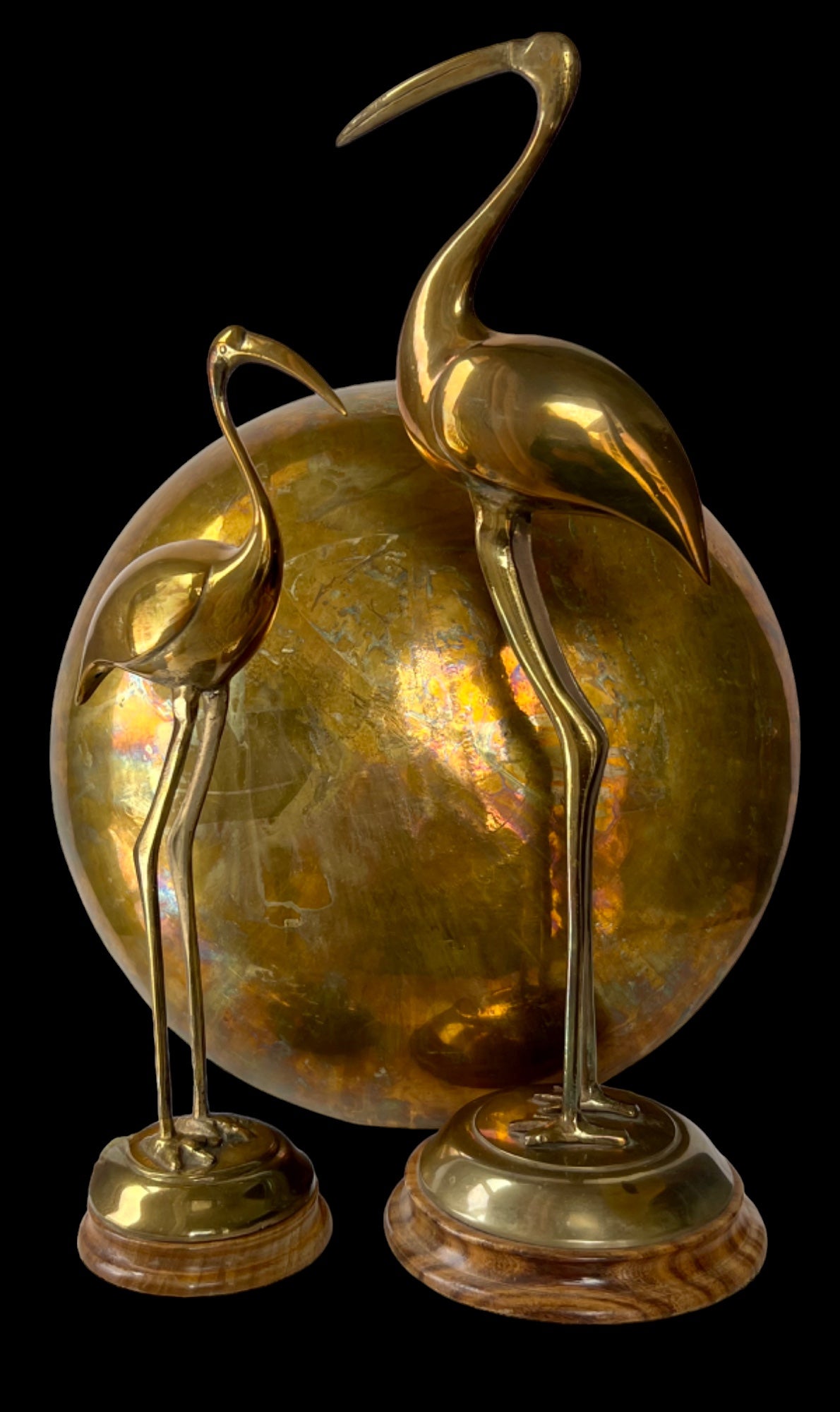 1940s STUNNING PATINATED BRASS BIRD SCULPTURE PAIR PERCHED ON RICH WOOD PLINTH w/FORMED EMBOSSED BRASS BOWL