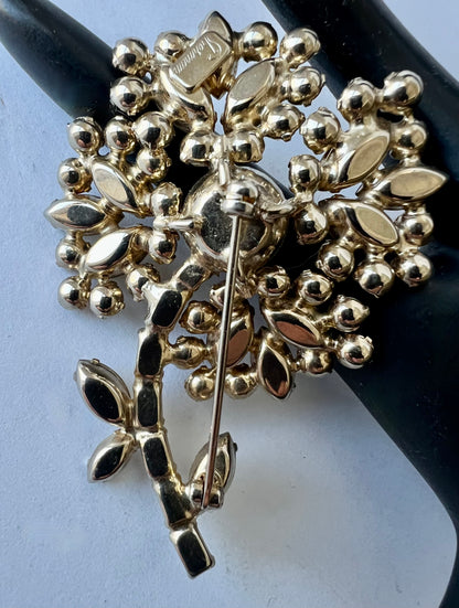 AMAZING 'JEWELS of ELEGANCE' by CANADIAN JEWELLER GUSTAV SHERMAN CHAMPAGNE SWAVOROSKI CRYSTAL FLORAL or 4 LEAF SHAMROCK PIN BROOCH
