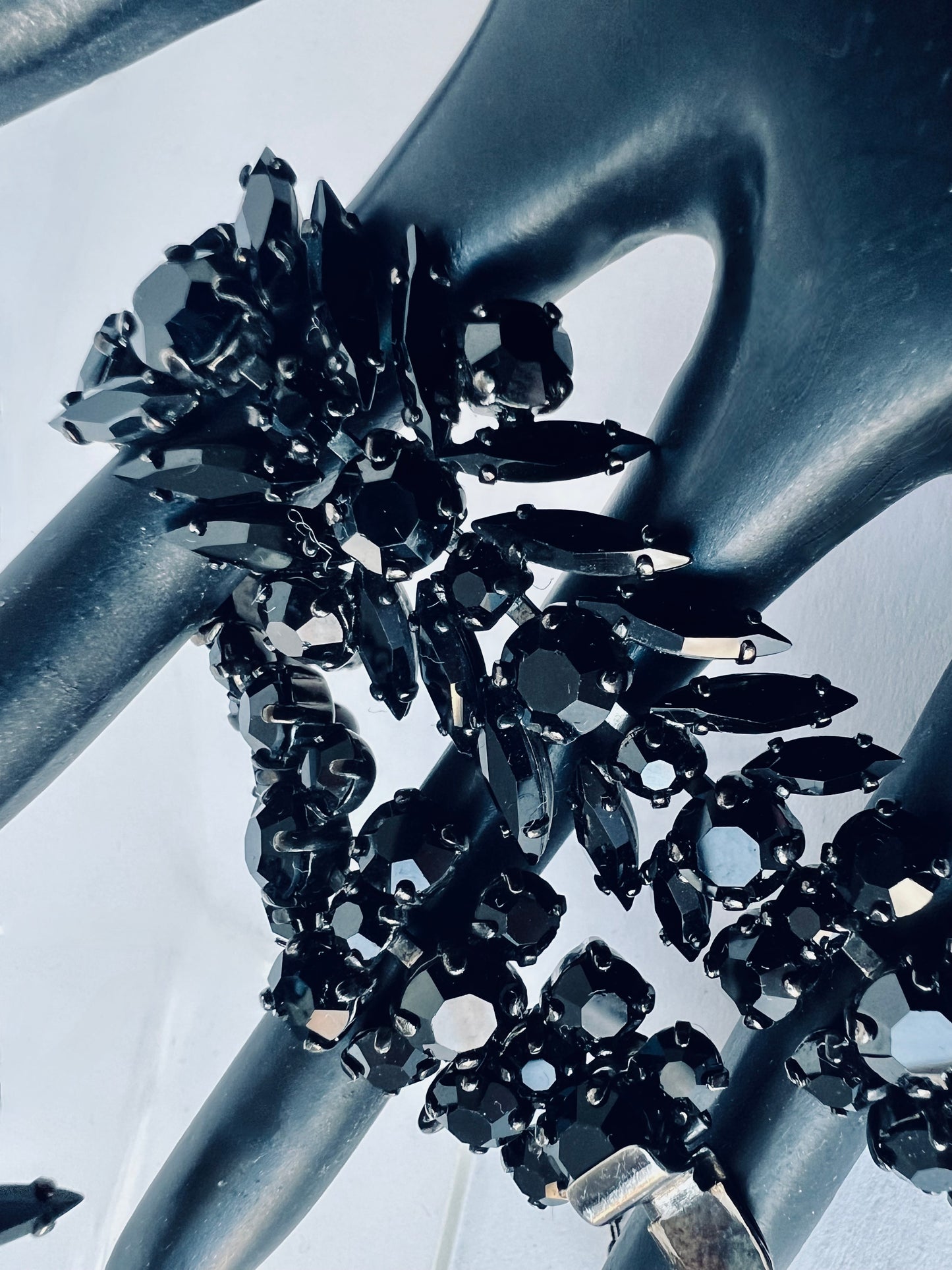 FROM THE AMAZING 'JEWELS of ELEGANCE' by CANADIAN JEWELER GUSTAV SHERMAN BLACK CRYSTAL w/ GUNMETAL FINISH BRACELET & EARRINGS
