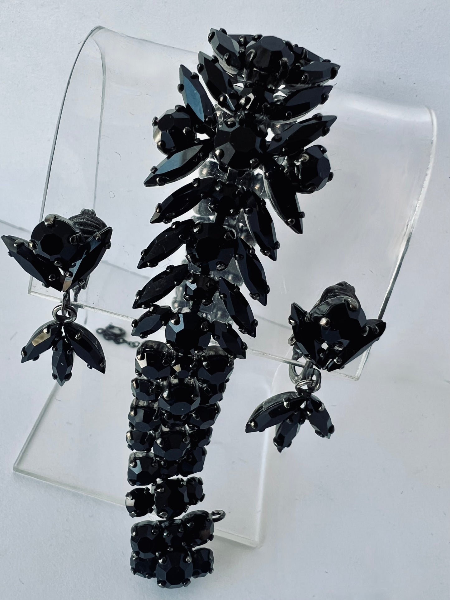 FROM THE AMAZING 'JEWELS of ELEGANCE' by CANADIAN JEWELER GUSTAV SHERMAN BLACK CRYSTAL w/ GUNMETAL FINISH BRACELET & EARRINGS