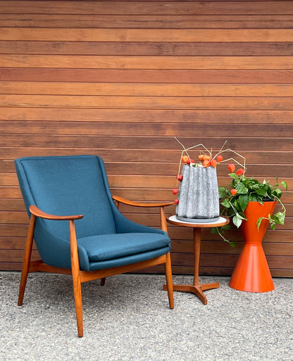 GORGEOUS SOLID TEAK WOOD FRAME WRAP SIDE REUPHOLSTERED IN JADE WOOL MID CENTIUY MODERN LOUNGE CHAIR
