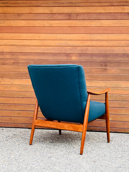 GORGEOUS SOLID TEAK WOOD FRAME WRAP SIDE REUPHOLSTERED IN JADE WOOL MID CENTIUY MODERN LOUNGE CHAIR