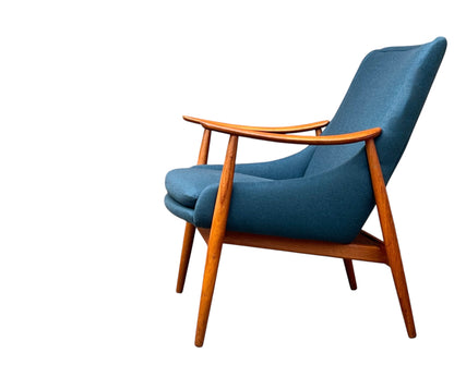 GORGEOUS SOLID TEAK WOOD FRAME WRAP SIDE REUPHOLSTERED IN JADE WOOL MID CENTIUY MODERN LOUNGE CHAIR