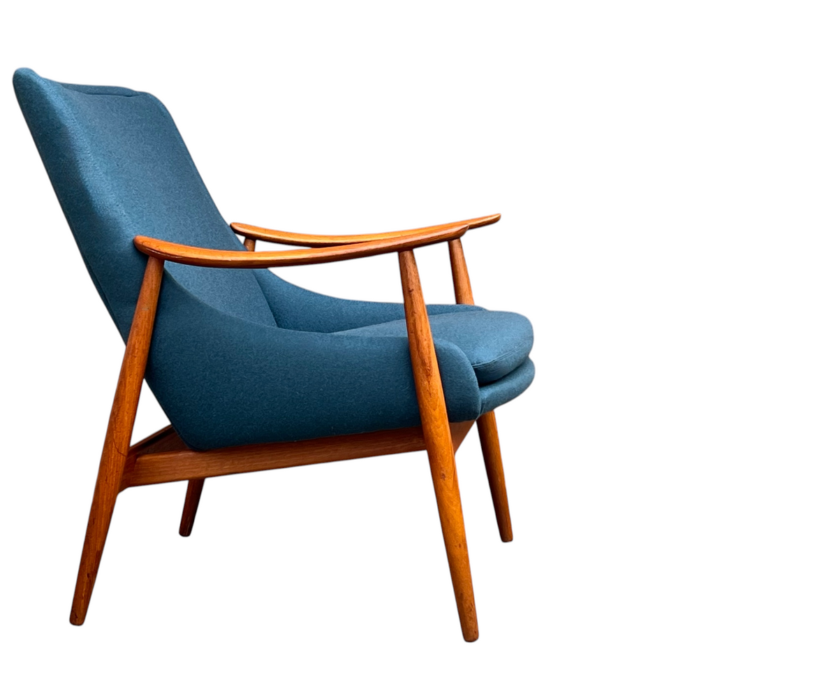 GORGEOUS SOLID TEAK WOOD FRAME WRAP SIDE REUPHOLSTERED IN JADE WOOL MID CENTIUY MODERN LOUNGE CHAIR