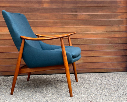 GORGEOUS SOLID TEAK WOOD FRAME WRAP SIDE REUPHOLSTERED IN JADE WOOL MID CENTIUY MODERN LOUNGE CHAIR