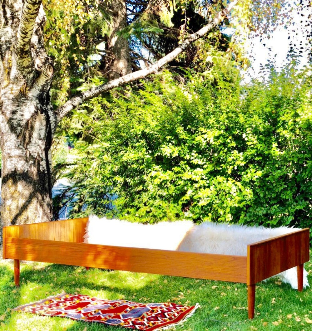 MADE IN DENMARK TEAK DAYBED REFINISHED TWIN SIZE MATTRESS/BED