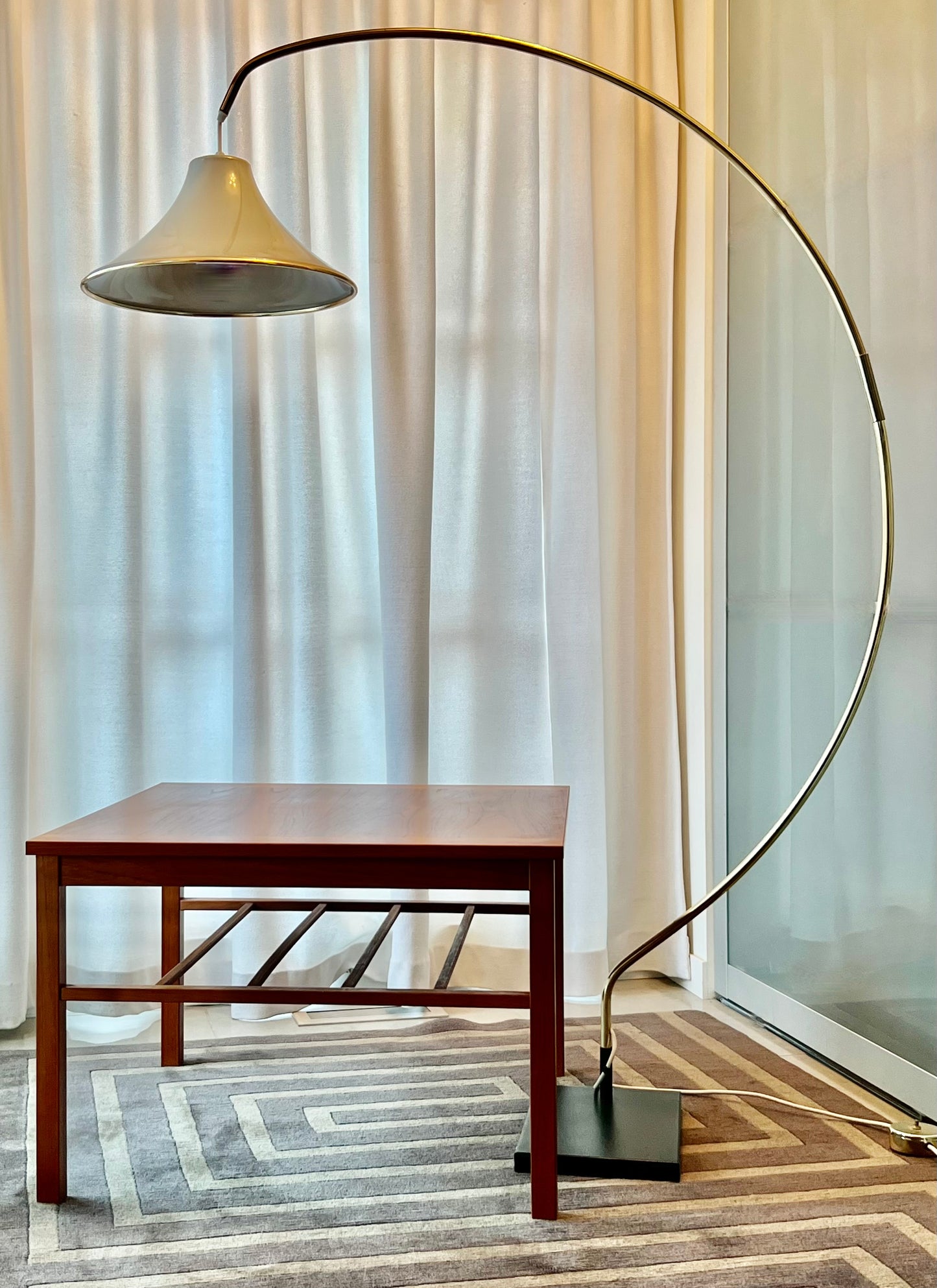 UNIQUE BRASS LIGHT ARTICULATING ARC FLOOR LAMP LIGHT w/UNDER FURNITURE BASE