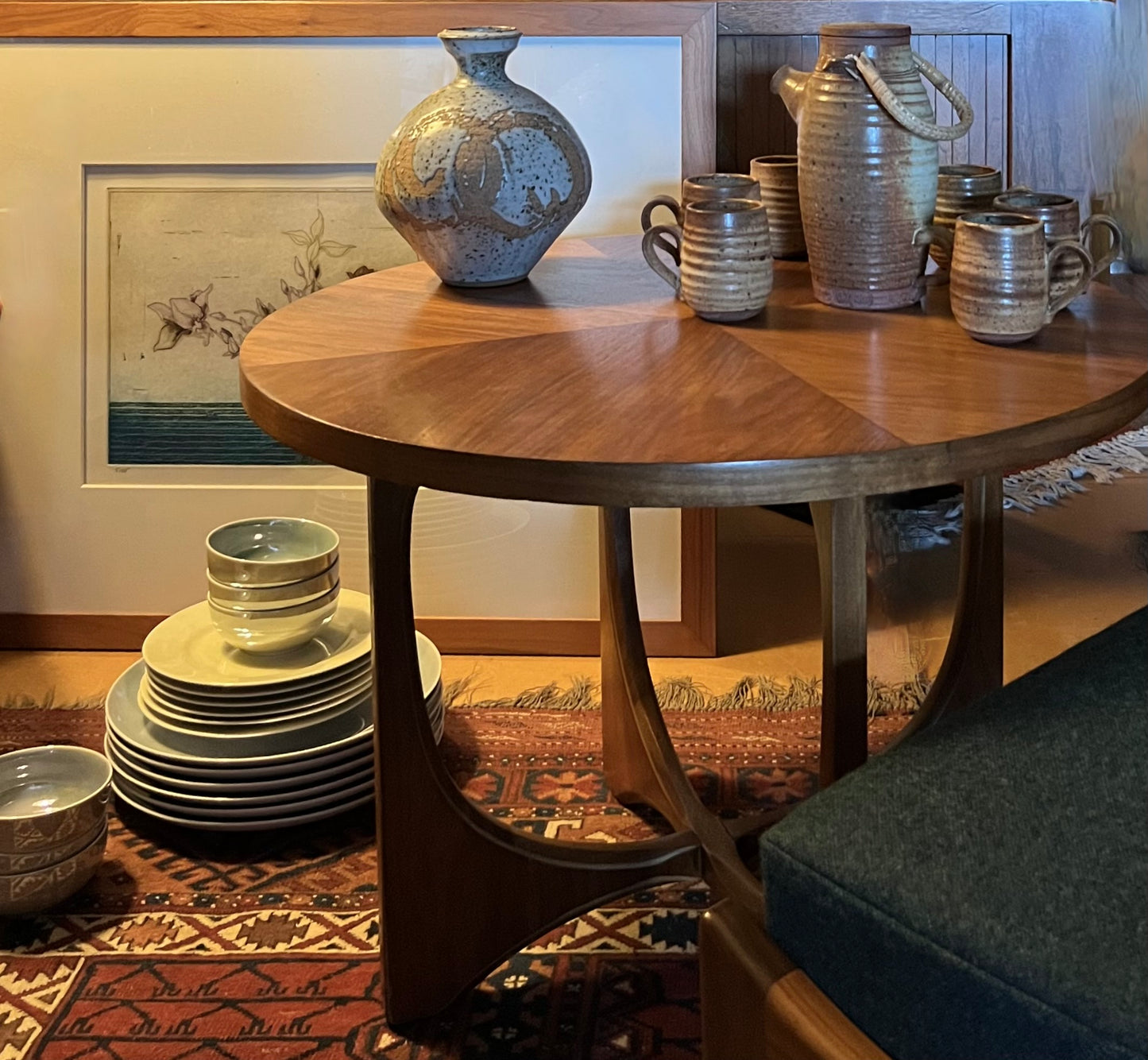 BRAZILIAN ARCHITECT OSCAR NIEMEYER ROUND WALNUT BRASILA for BROYHILL LAMP COFFE SIDE TABLE W/ 4 ARCH SCULPTURAL BASE